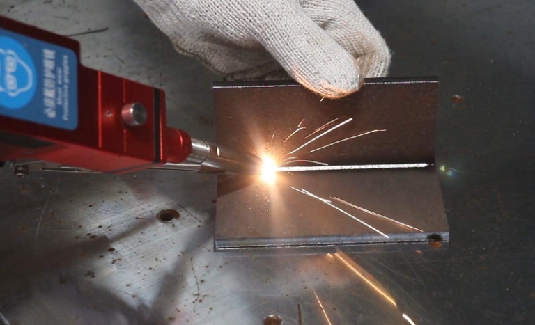 儲(chǔ)能激光焊接機(jī)國產(chǎn)與進(jìn)口價(jià)格對(duì)比分析